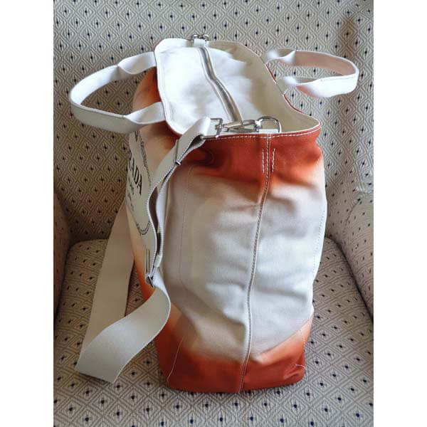 プラダ大ハンドバッグ偽物2wayロゴ付カナパアイボリー×オレンジ